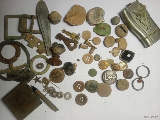 Пломбы, пряжки, пуговицы и др. находки