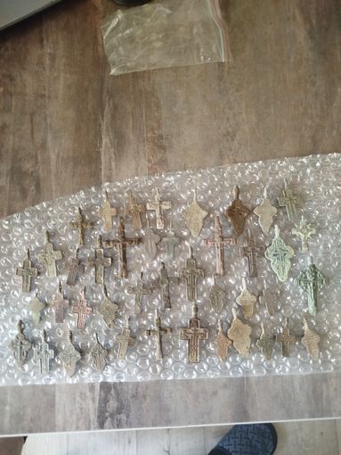 Большой лот крестиков 41 шт,ушки целые,с рубля