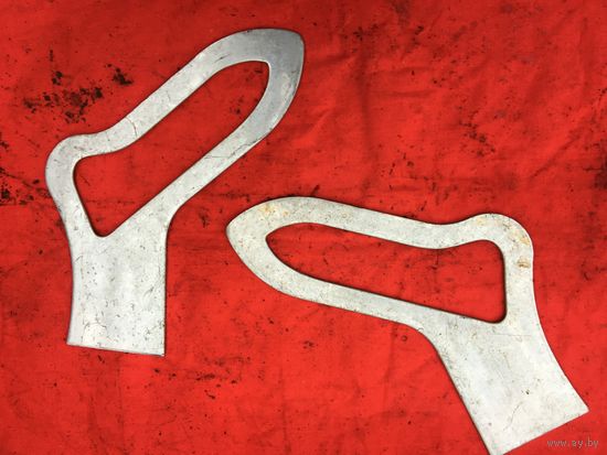 Из алюм.сплава лёгкие и прочные приспособления для просушки обуви и унтят лётного состава СССР