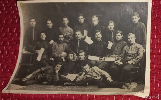 Фото группа студентов техникума с дипломами г ГОМЕЛЬ 1920г(А 27)