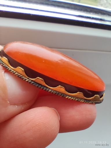 Старенькая янтарная брошь ссср