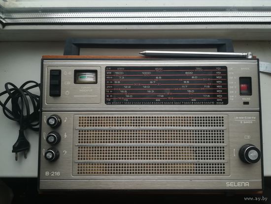 Радиоприемник,, Selena B-216''в рабочем состоянии.