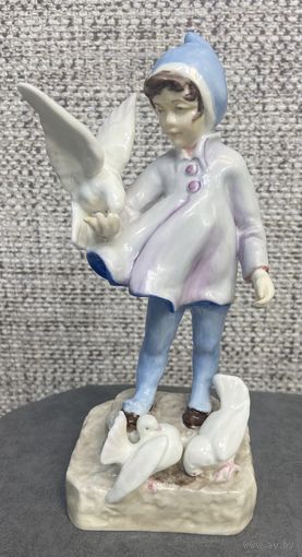 Винтажная статуэтка Royal Worcester Fantails FG Doughty из тонкого фарфора. 19 х 8 см