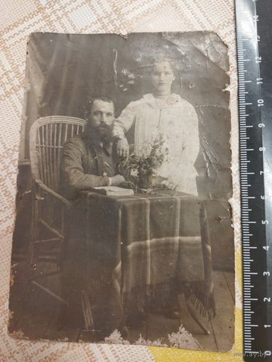 Старая фотография. Семейная пара из 1923 года.