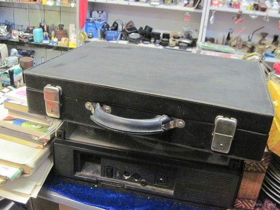 Дипломат советский с ключиками.