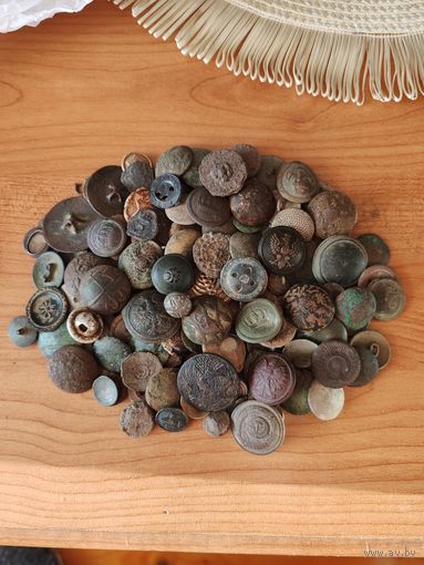 Более 140 шт. пуговиц.