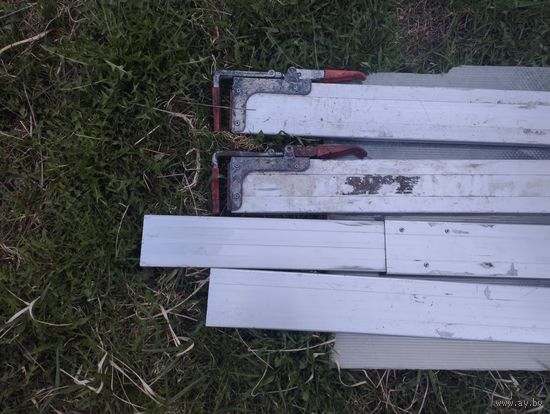 Распорная балка крепления груза  тентованного прицепа.