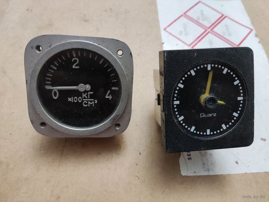 Часы автомобильные и манометр
