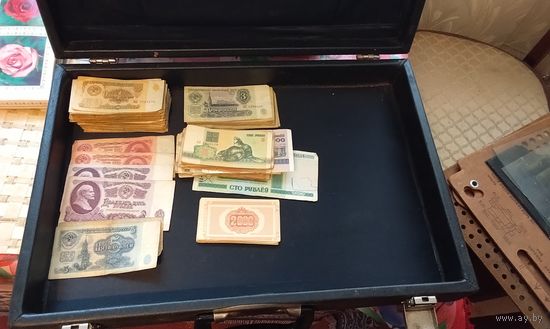 Деньги, с дипломатом. Одним лотом.