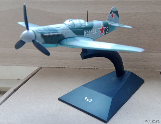 Модель самолета Як-9