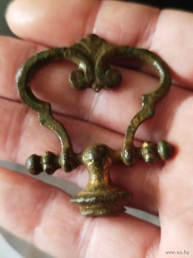 Старинная мебельная ручка,остатки позолоты