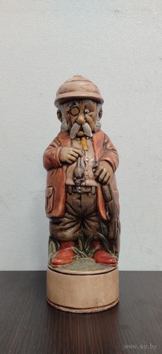 Винтажный керамический штоф ( бутылка для алкоголя )в форме фигурки охотника , подойдет как декоративная статуэтка .