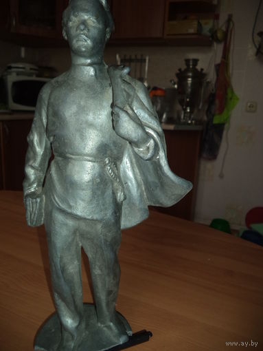 Скульптура, статуэтка молодой Ленин (гимназист Ульянов) автор В.Цигаль