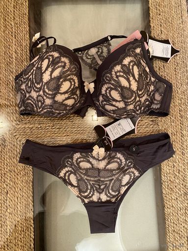 Комплект нижнего белья Hunkemoller новый супер