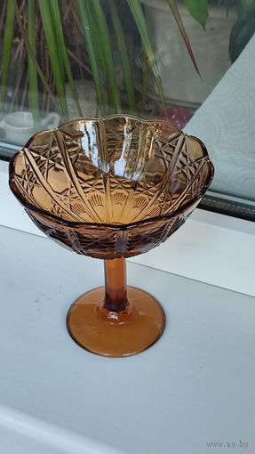 Креманка Неман.Марганцевое стекло.