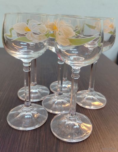 Винтажный набор бокалов 6 штук Богемия  с рисунком в идеальном состоянии в оригинальной коробке. 60 мл