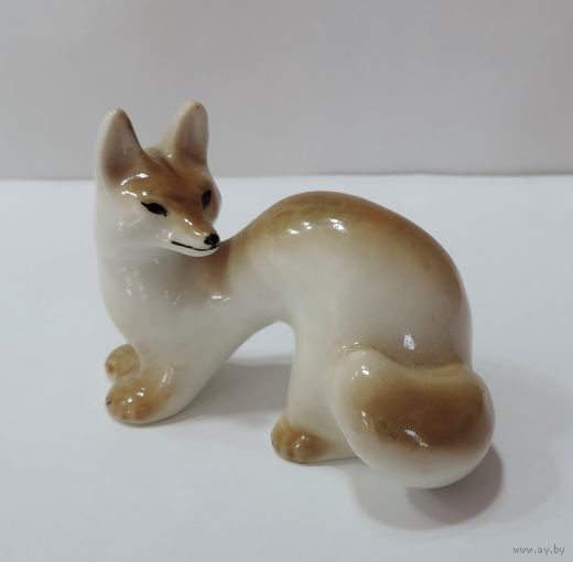 Статуэтка фарфоровая "Лиса" ЛФЗ 80-е годы СССР. Целая, без реставрации.