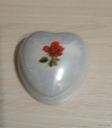 Шкатулка фарфоровая