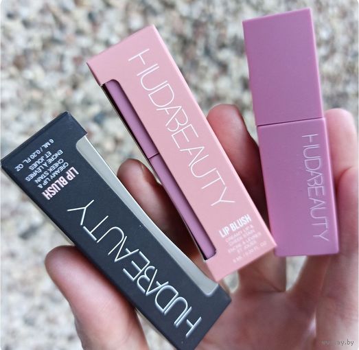 Стойкое жидкое кремовое средство для губ и щек Huda Beauty Lip Blush 6 ml в оттенке Rosy Kiss