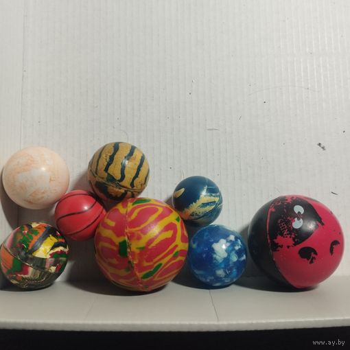 Цветные мячи попрыгунчики