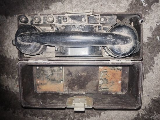 Телефон военный