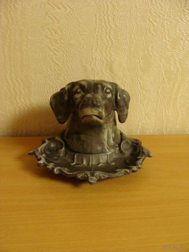 Пепельница голова собаки.
