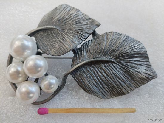 Брошь - кулон. Листья