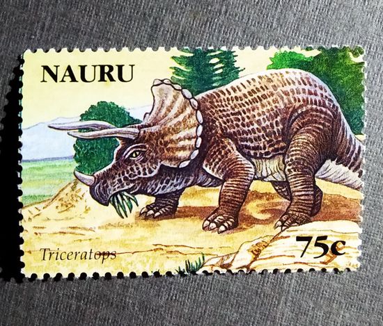 Марка Науру 2006 год Динозавры