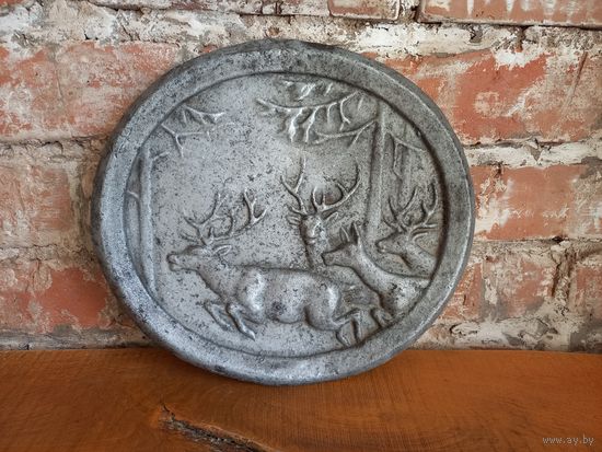 Старое панно, барельеф.