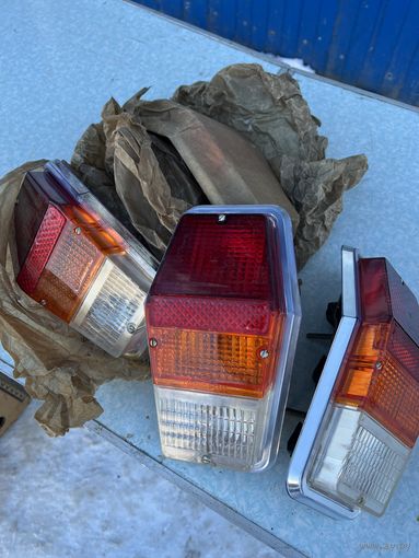 Оптика задняя Волга 24 СССР. 2 комплекта+ всё что на фото С 1 рубля