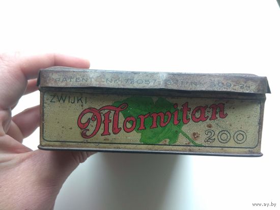 Старинная жестяная коробка.
