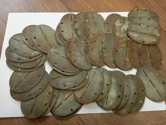 Немецкие чистые ,не набитые смертные жетоны.47 штук ,цинк.Оригинал