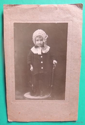 Фото "Девочка", 1920-е гг., Гомель (без паспарту 15*10 см, с паспарту 24*15 см)