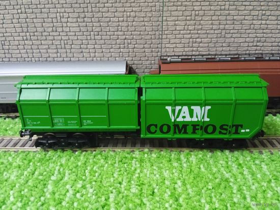 Хоппер (саморазгружающийся бункерный грузовой вагон) "COMPOST" 4-х осный "ROCO" Австрия б/у 1/87 HO