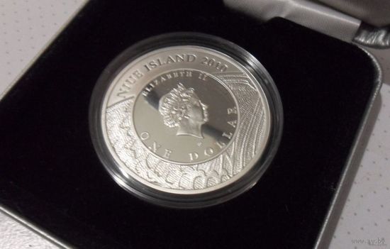 Остров Ниуэ, 1 доллар 2010 года /Бабочки - Аполлон (parnassius apollo) тираж 8.000 шт. Серебро.