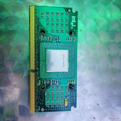 Процессор Intel Celeron SEPP (Single Edge Processor Package) для разъема Slot 1.