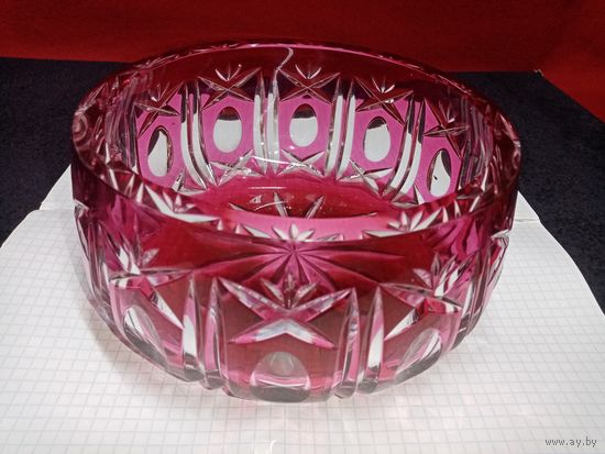 С рубля без мц. ваза темно-красная, СССР. высота 9. диам 17см. 1.3кг вес.