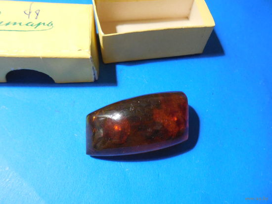 Старая брошь. Янтарь.