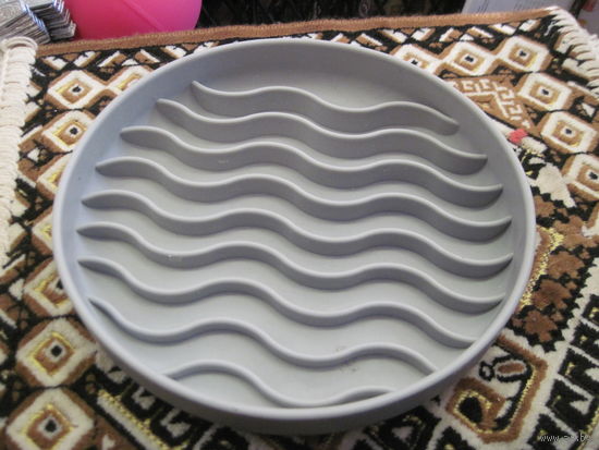 Кормушка резиновая для домашних питомцев.