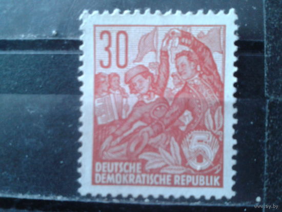 ГДР 1953-7 Стандарт 30 пф* танцы