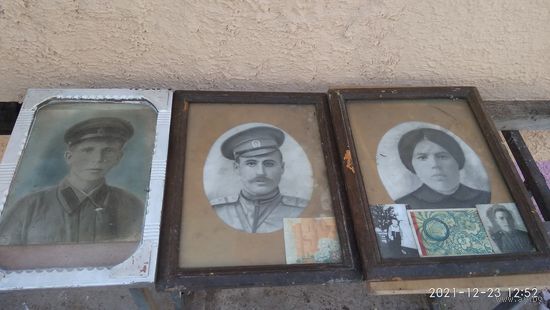 Фотографии одной семьи до 1917 года и танкист СССР в деревянных рамках высота 43см ширина 33см, из оргстекла высота 42см ширина 28,5см