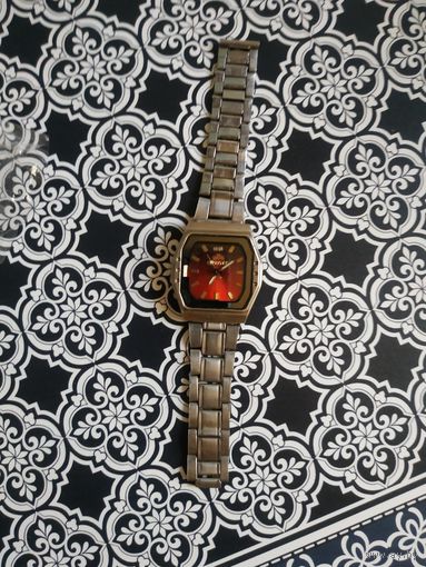 Часы наручные с браслетом.  В коллекцию,ремонт,на запчасти.Состояние на скане.