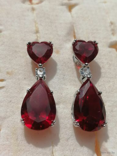 Серьги серебро 925 пробы, с красными камнями