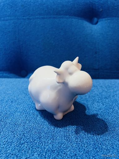 БЫЧОК. Статуэтка фарфоровая "Корова" (Бык)  ДФЗ   АУКЦИОН не с рубля без МПЦ.