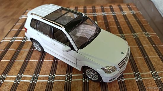 Mercedes-Benz GLK 350 1/24