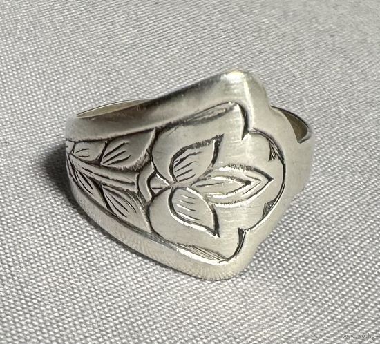 Кольцо серебряное 925 пробы. 76
