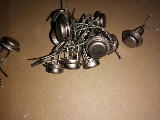 Транзисторы П210В, ГТ701А новые