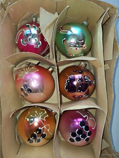 Набор шаров - шары фосфорные - светятся в темноте - рыбки и виноград