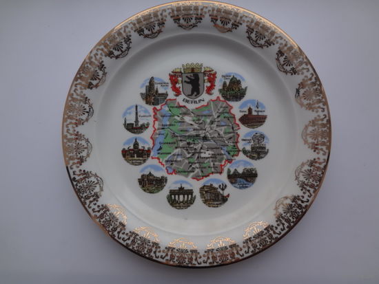 Тарелка настенная Берлин (герб, карта, 10 сюжетов).