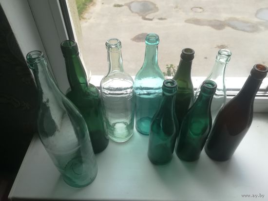 Старинные бутылки с клеймами.